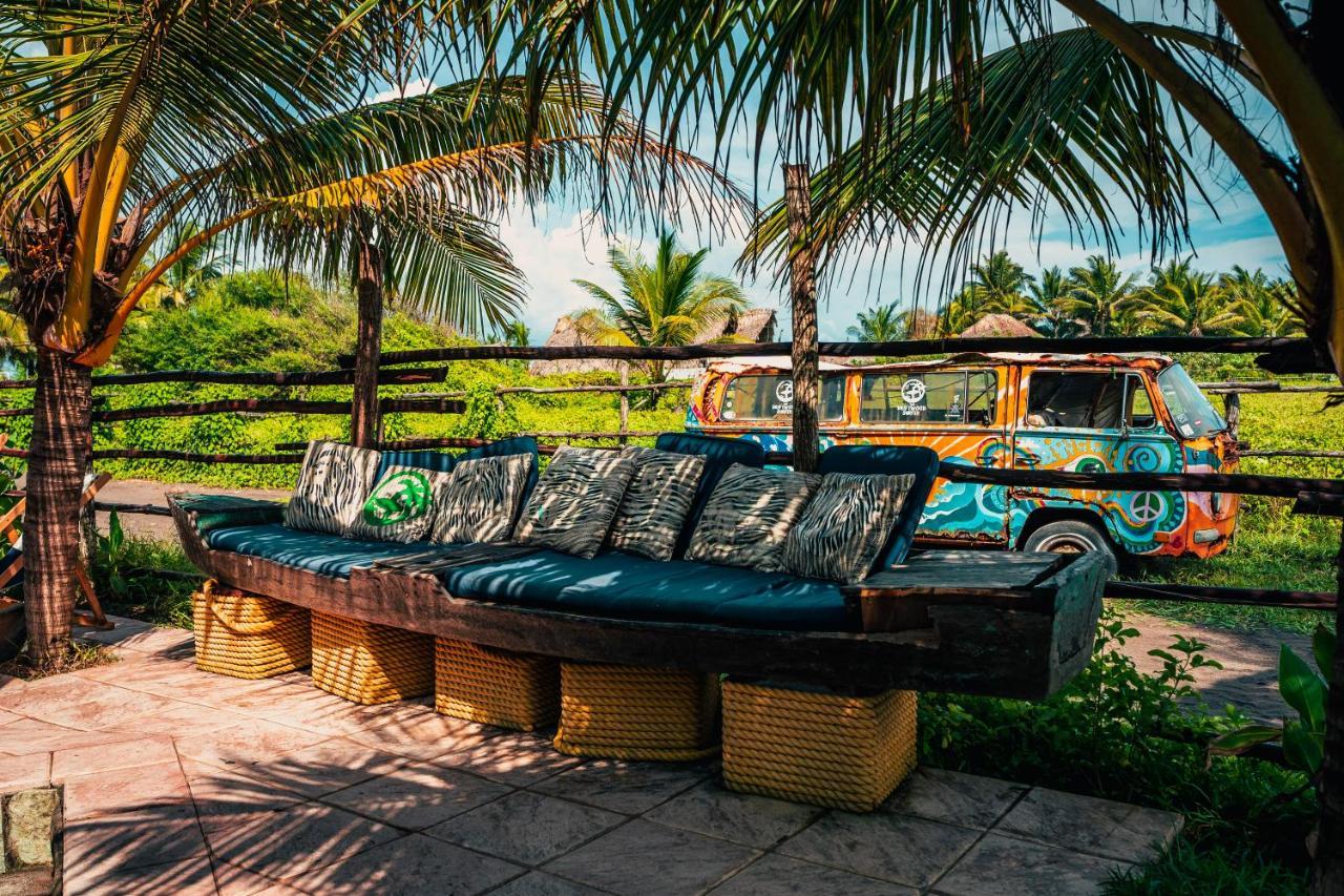 The Driftwood Surfer Beachfront Hostel / Restaurant / Bar, El Paredon El Paredón Buena Vista 외부 사진