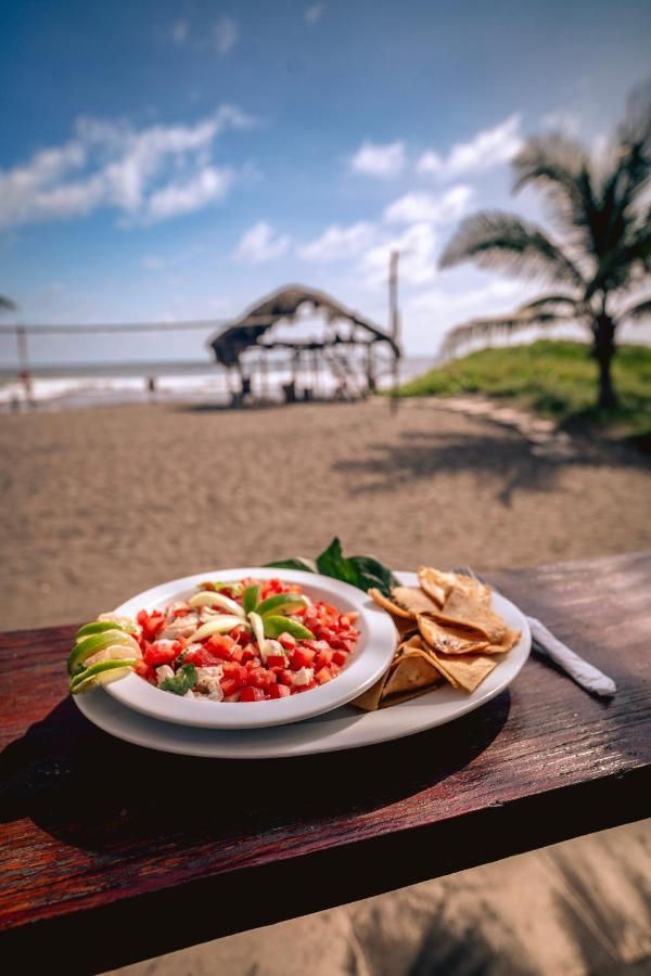 The Driftwood Surfer Beachfront Hostel / Restaurant / Bar, El Paredon El Paredón Buena Vista 외부 사진